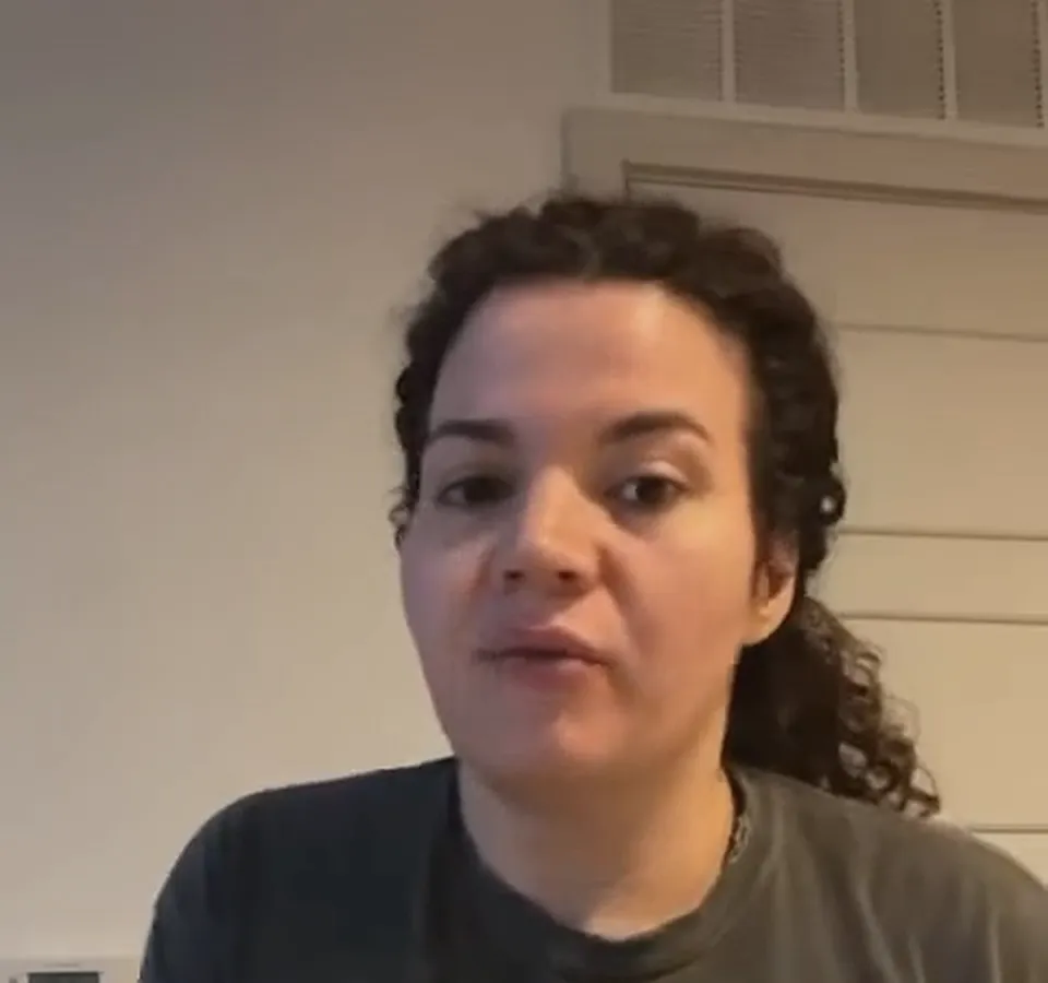 Elly, a private label seller, speaking to the camera in her client story